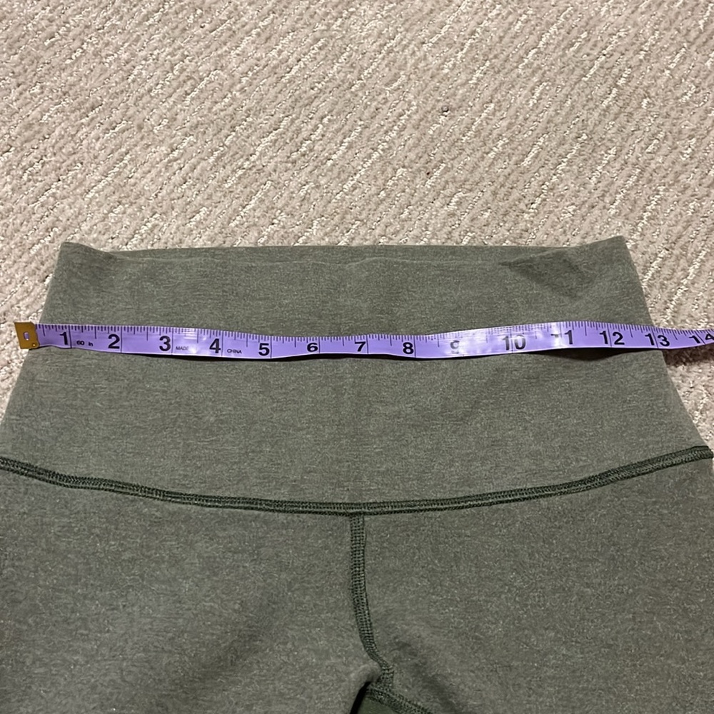 Lululemon Wonder high rise leggings. Sz 8. Size tag removed. 29” inseam. - Picture 3 of 5